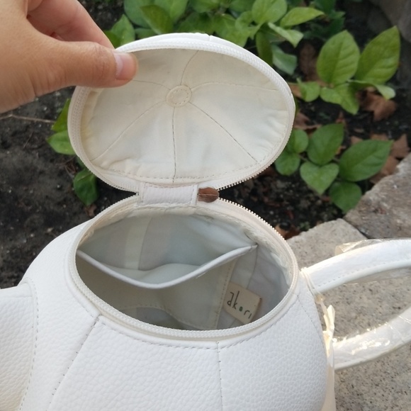 Teapot Clutch - Picture 2 of 4